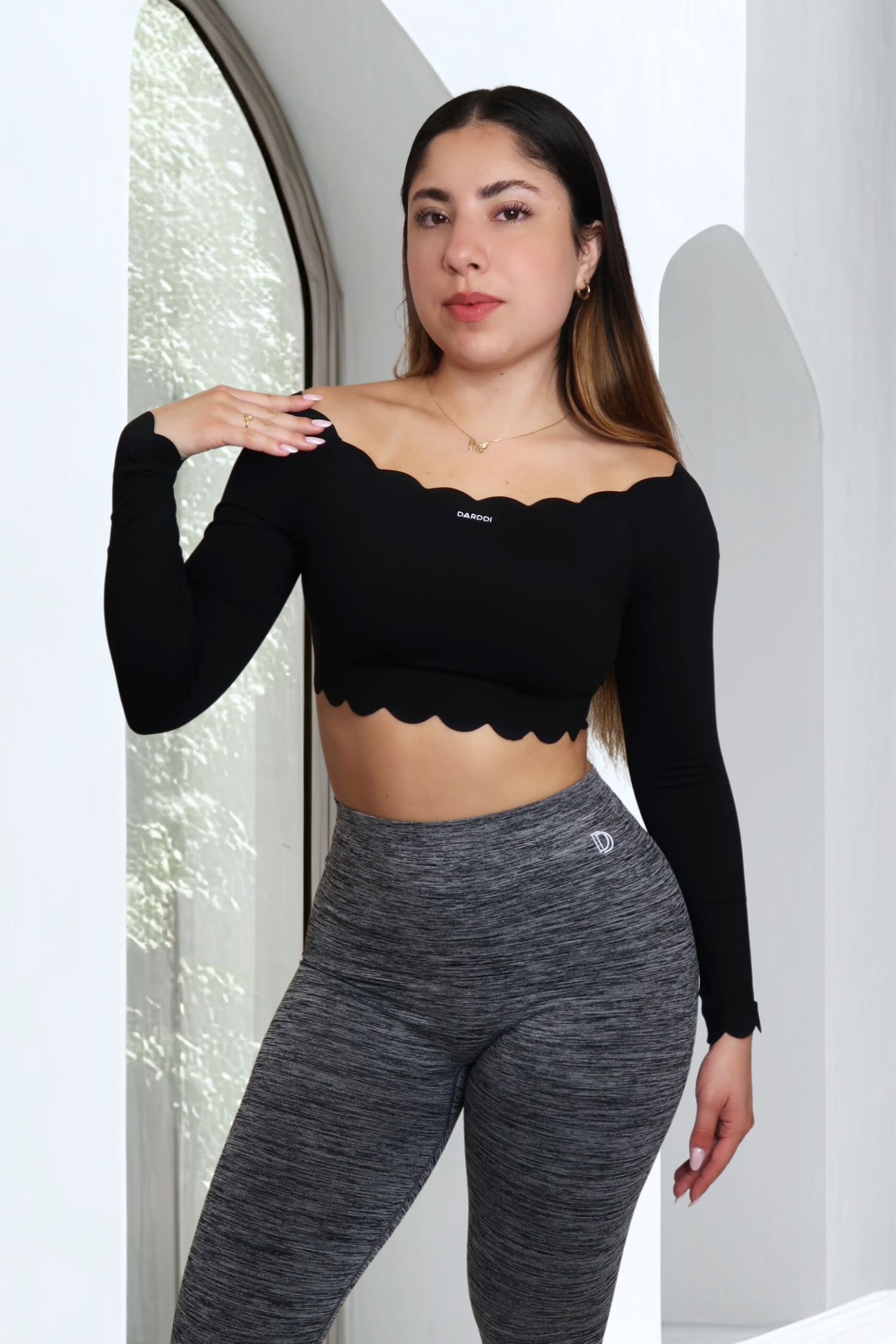 Alteza Crop Top along Sleeve